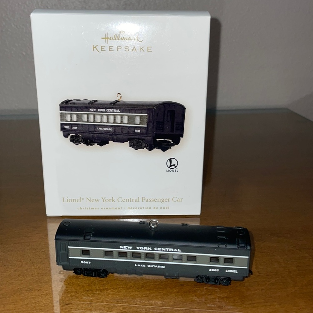 [Hallmark] Lionel New York Central Passenger Car Ornament
